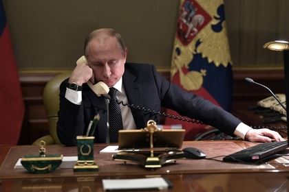 Кремль отреагировал на сообщения о тайном толстом телефоне Путина