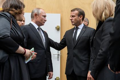 Путин и Макрон кратко пообщались после панихиды по Шираку