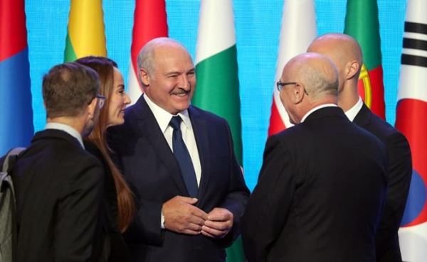 Лукашенко жестко подставил Путина, отказав в размещении авиабазы