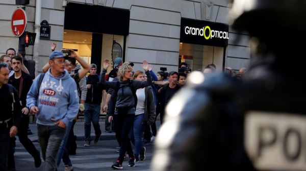 Полиция Парижа задержала 65 человек на акции «жёлтых жилетов»