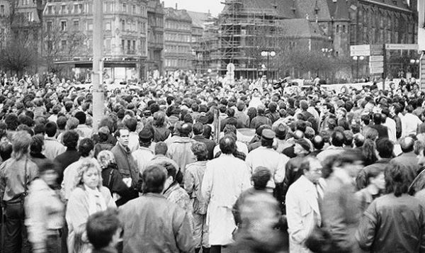<br />
30 лет мирной революции в Германии: истории людей, без которых не пала бы Берлинская стена<br />
