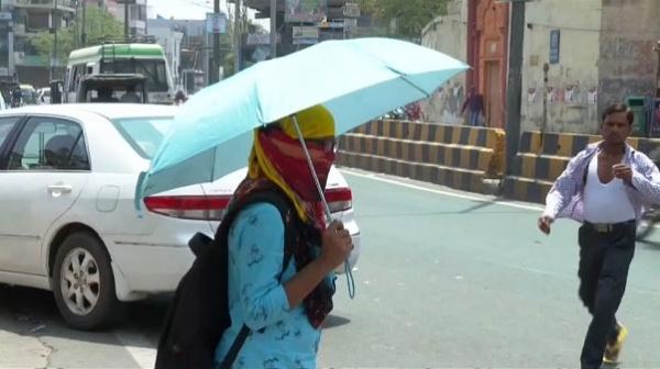 Жители Индии изнывают от жары